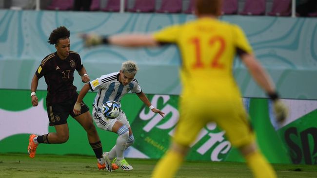 Timnas Argentina U-17 unggul 2-1 atas Jerman U-17 pada babak pertama semifinal Piala Dunia U-17 2023 di Stadion Manahan Solo, Selasa (28/11).